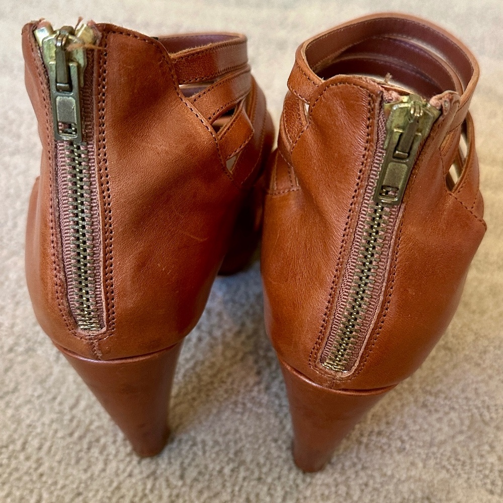 🤎Loeffler Randall Strappy Sandals Heels - Size 9🤎 - Picture 2 of 4